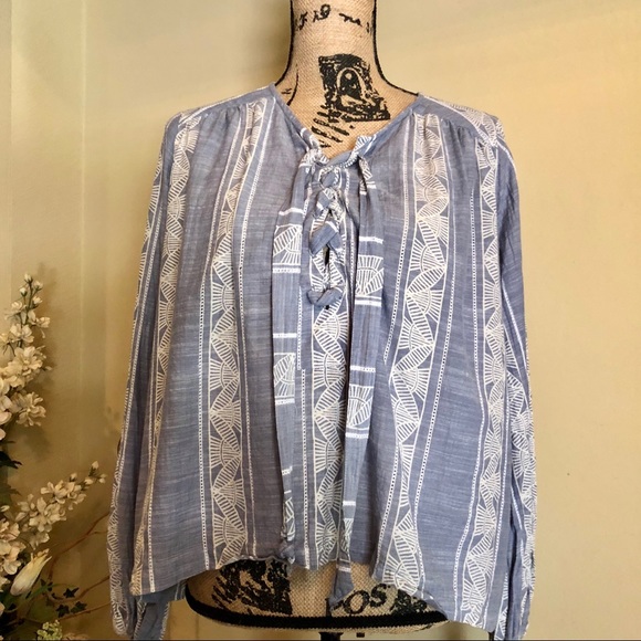 ~Vintage Havana~ lace-up printed tie cuff blouse. - Picture 3 of 6